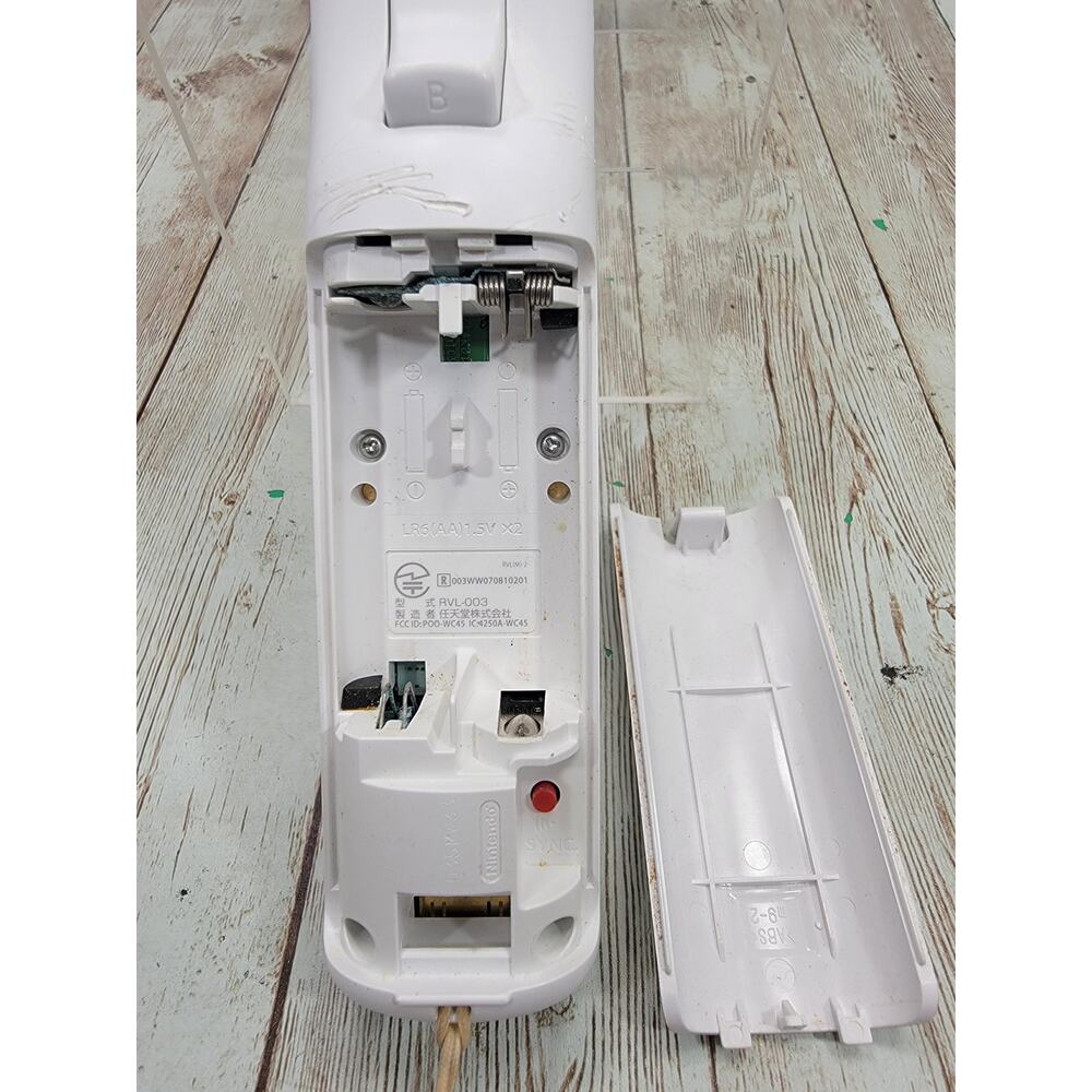 Nintendo Wii RVL-003 Wireless White W/ Strap Remote Control Tested Working - Picture 3 of 3